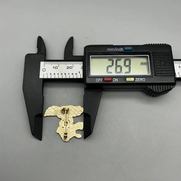 Vintage Walt Disney Productions Mickey Mouse Skiing Pin 27mm Enamel Multicolor - Picture 11 of 12